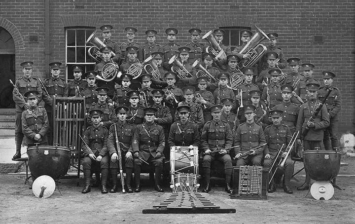 Band & Drums, 1st Bn The Queen's Royal Regiment